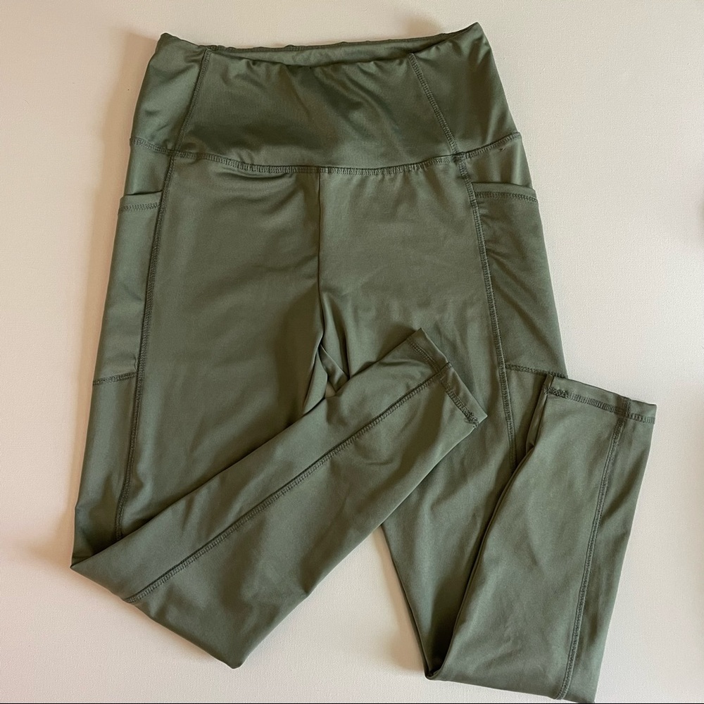 NEW GREEN WORKOUT PANTS WITH POCKETS